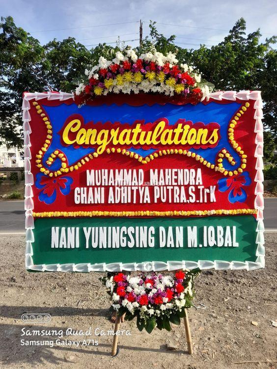 Pengrajin Karangan Bunga Aneka model Di Sampang