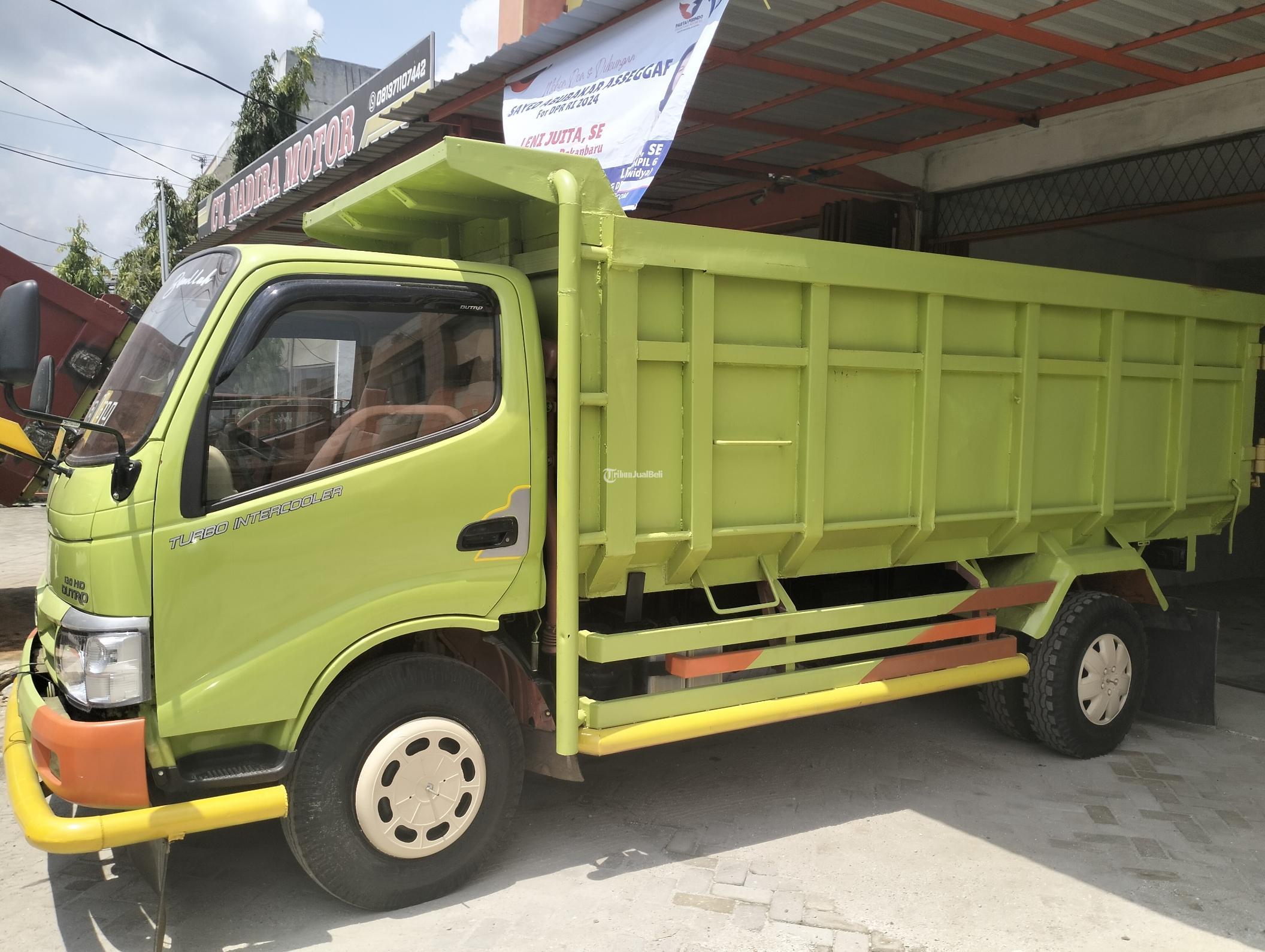 Hino Dutro 2009 Dump Truk Bekas - Pekanbaru