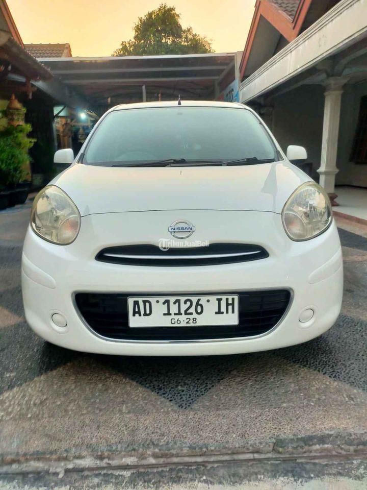 Mobil Nissan March Bekas TAhun 2011 Manual Warna Putih Siap Pakai Solo