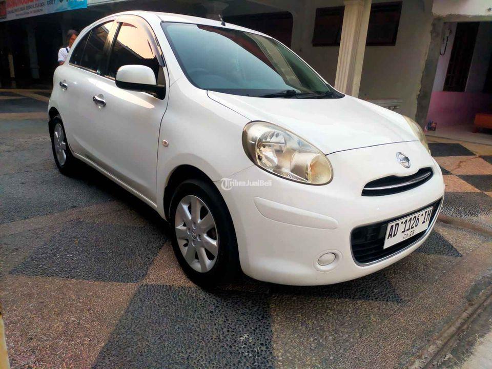 Mobil Nissan March Bekas TAhun 2011 Manual Warna Putih Siap Pakai Solo