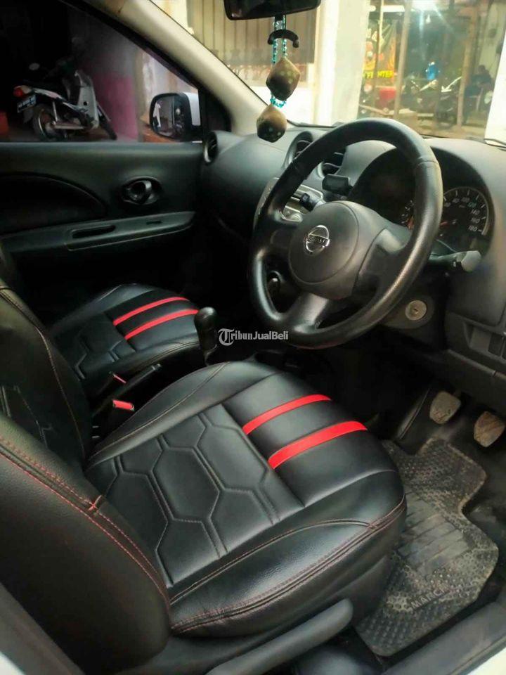 Mobil Nissan March Bekas TAhun 2011 Manual Warna Putih Siap Pakai Solo