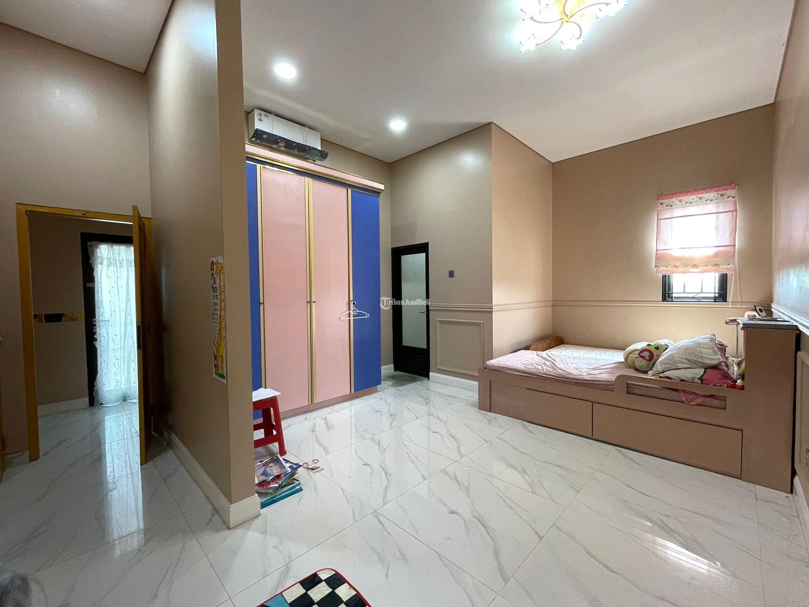 Rumah Hoek Mewah 6KT 5KM Garasi 2 Mobil Listrik 11000 watt Siap Huni LT167 LB500 3 Lantai Bekasi Kota Jawa Barat