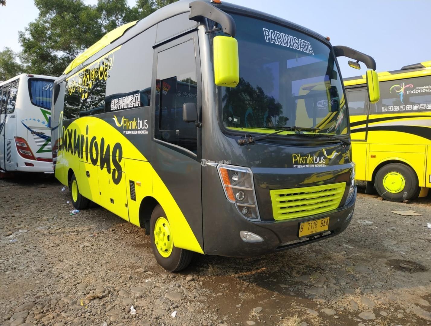 Bus Medium 29 Seat