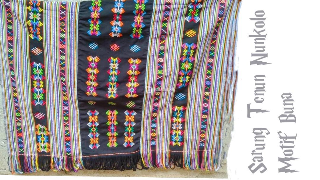 Sarung Tenun Motif Buna Hoineno