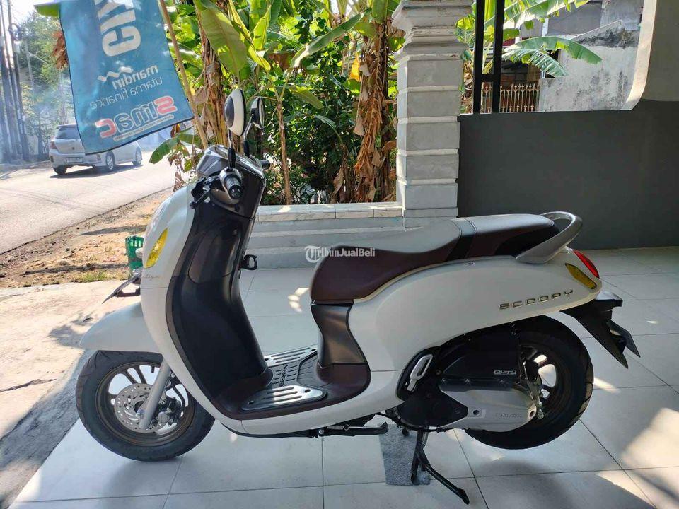 Motor Honda Scoopy Bekas Tahun 2022 Warna Putih Siap Pakai Pajak Tertib