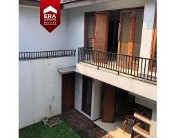 Jual Rumah Hook LT270 LB240 3KT 3KM Strategis dan Nyaman, Kebayoran Baru - Jakarta Selatan