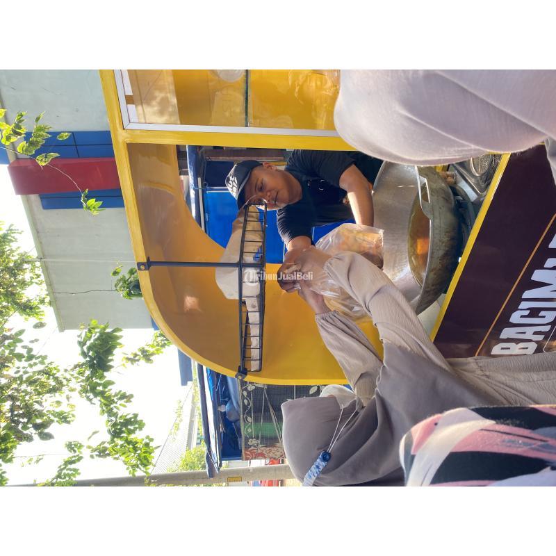 Usaha Bacimut MUTBALL Spesial Topping Pizza dengan Gerobak Keliling