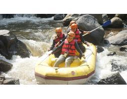 DESTINASI WISATA DI BATU YANG LAGI HITS  RAFTING KALIWATU  CALL 0858-5549-4440