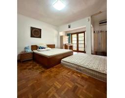 Rumah 3 lantai dalam Townhouse di Moh Kahfi I Jagakarsa Jaksel