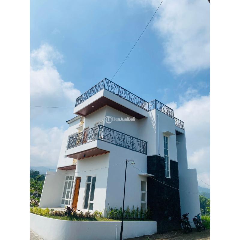 Dijual Villa Mewah Plus Kolam Renang dan Balkon di Pacet Mojokerto