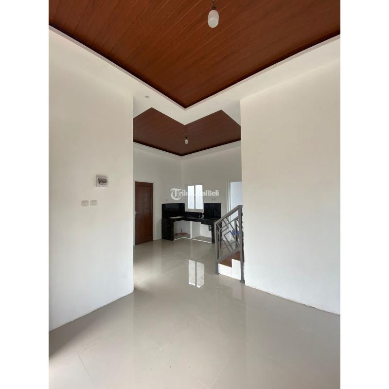 Dijual Villa Mewah Plus Kolam Renang dan Balkon di Pacet Mojokerto