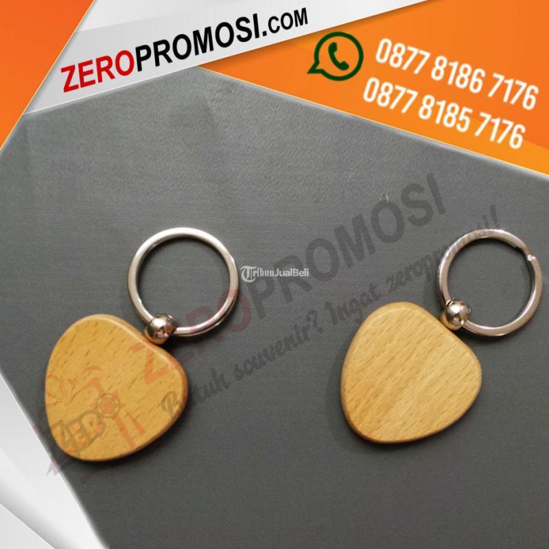 Souvenir Gantungan Kunci Kayu Love GK-K05