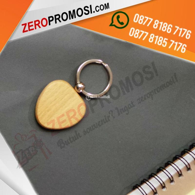 Souvenir Gantungan Kunci Kayu Love GK-K05