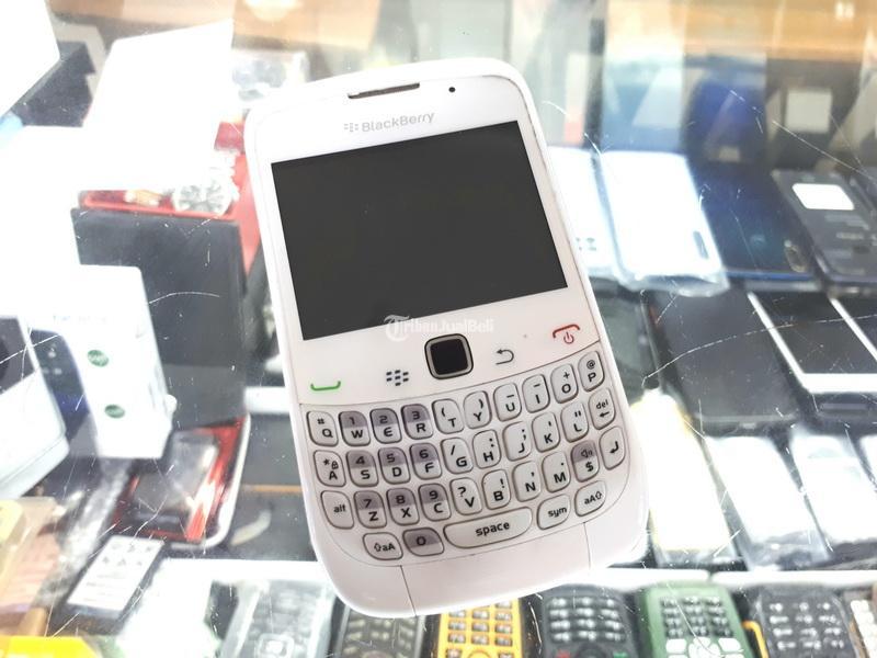 Hape Rusak Blackberry Curve 3G 9300 Untuk Koleksi Pajangan Kanibalan