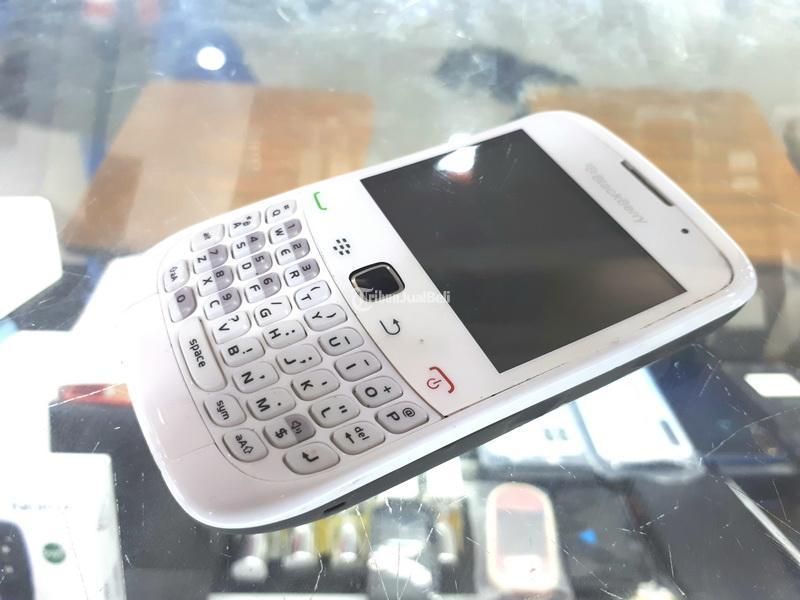 Hape Rusak Blackberry Curve 3G 9300 Untuk Koleksi Pajangan Kanibalan