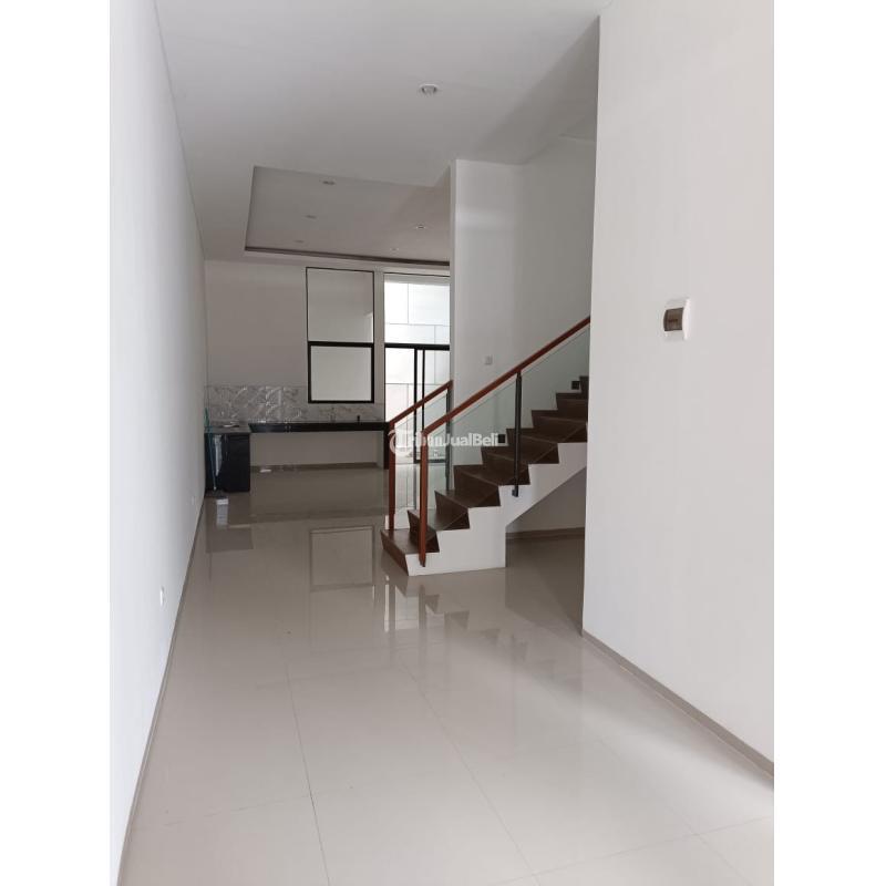 Rumah Mewah Bangunan Baru Siap huni di Mekarwangi Bandung