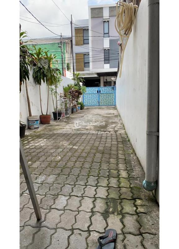Rumah ngantong  hitung tanah dekat Mall Pondok Indah di Kebayoran Lama