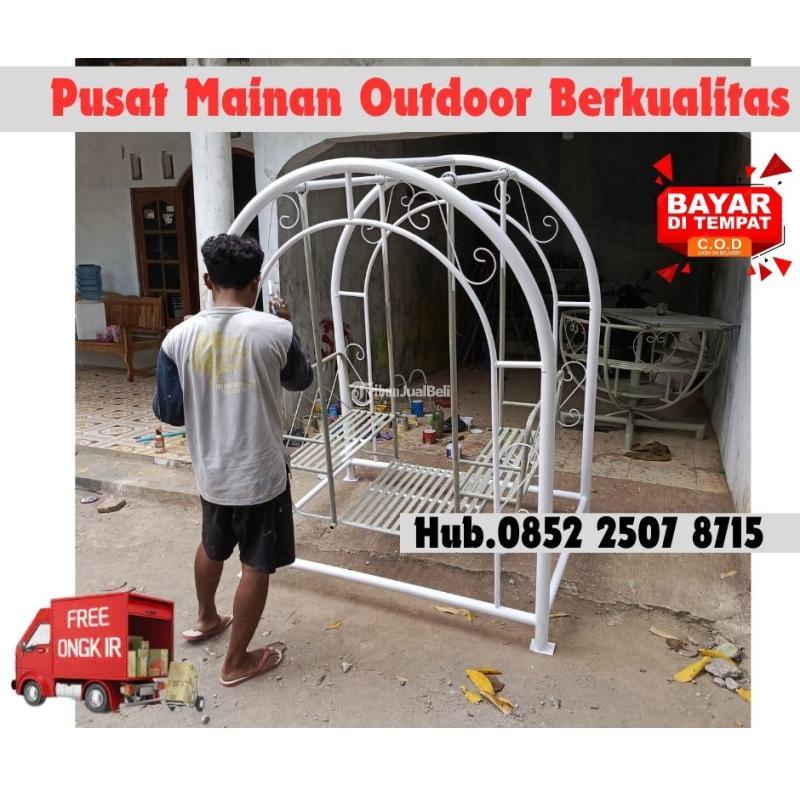 Ayunan Besi Bulat Besar dan Mainan Playground - Karangasem