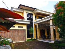 Dijual Rumah Mewah Siap Huni 8KT 8KM SHM Pinggir Jalan MT Haryono - Pontianak
