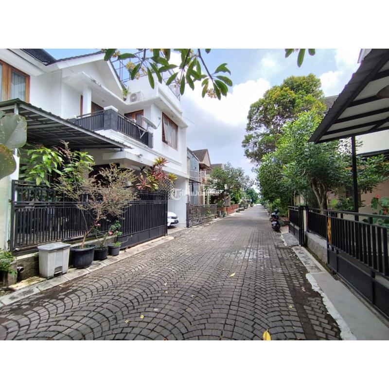 Dijual Rumah Mewah Terawat Tipe 218 3KT 2KM Legalitas SHM - Sleman