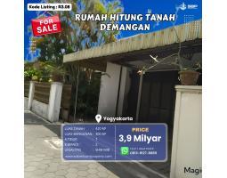 Dijual Rumah Strategis, LT. 420m2, LB. 300m2, 7KT, 2KM, Cocok Jadi Kost Eksklusif, Dekat UGM dan UNY - Sleman