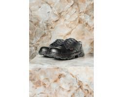 Safety Shoes Pendek Hitam - Balikpapan