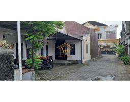 Dijual Rumah Induk dan Kost 14 Kamar, LT. 192m2, LB. 103m2, Dekat RS JIH, Depok - Yogyakarta