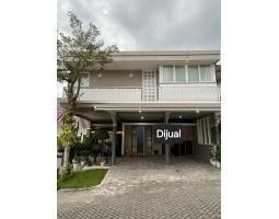 Dijual Rumah 2 Lantai, LT. 150m2, LB. 336m2, 5KT, 3KM, Full Furnished, Sangat Bagus dan Murah - Yogyakarta