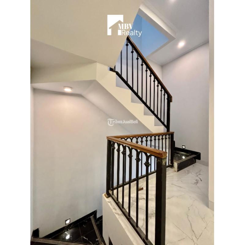 Jual Rumah Baru American Classic Tipe 210 Baru 2,5 Lantai Ada Rooftop di Jagakarsa - Jakarta Selatan