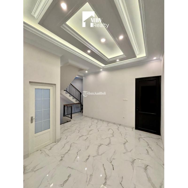 Jual Rumah Baru American Classic Tipe 210 Baru 2,5 Lantai Ada Rooftop di Jagakarsa - Jakarta Selatan