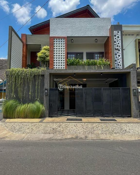 Jual Rumah 3 Lantai Dengan Rroftop Cantik LT 145 m2 Di Maguwoharjo - Sleman
