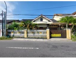 Dijual Rumah Second Mewah 2 Lantai, LT. 201m2, LB. 180m2, 4KT, 2KM, Hadap Utara, Bangunan Tahun 2012, Bantul - Yogyakarta