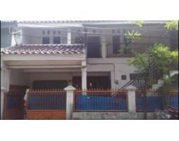 Dijual Rumah Dan Kost 2 Lantai, 8 Kamar, Hadap Barat, Bebas Banjir, 200m dari Jl. Sultan Iskandar Muda - Jakarta Selatan