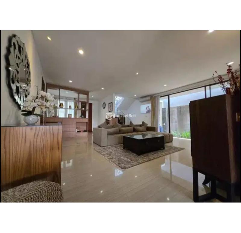 Rumah Modern Tipe 400 Dijual Bekas Di Kompleks Cluster One Gate Di Gatot Subroto Timur dekat Living Work - Denpasar