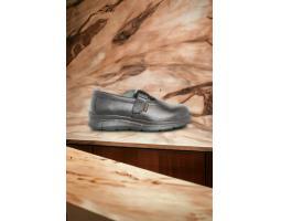 Safety Shoes Ukuran - Batam