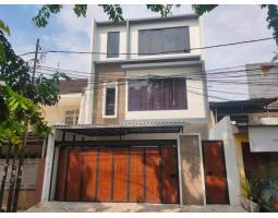 Dijual Rumah 3 Lantai, LT. 153m2, LB. 279m2, 4KT, 4KM, SHM, Bebas Banjir, di Tanjung Duren Selatan - Jakarta Barat