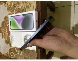 Iphone 14plus 128gb Fullset Original iBox indonesia Garansi masih On sampek bulan 10 tahun 2025 baterai 100
