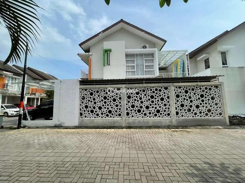 Rumah Dalam Perumahan Dekat RSA UGM