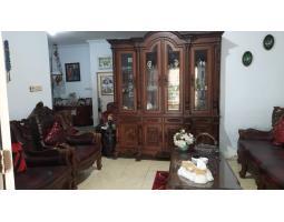 Rumah Lima Kamar Gaya Semi Tradisional Modern Kontemporer