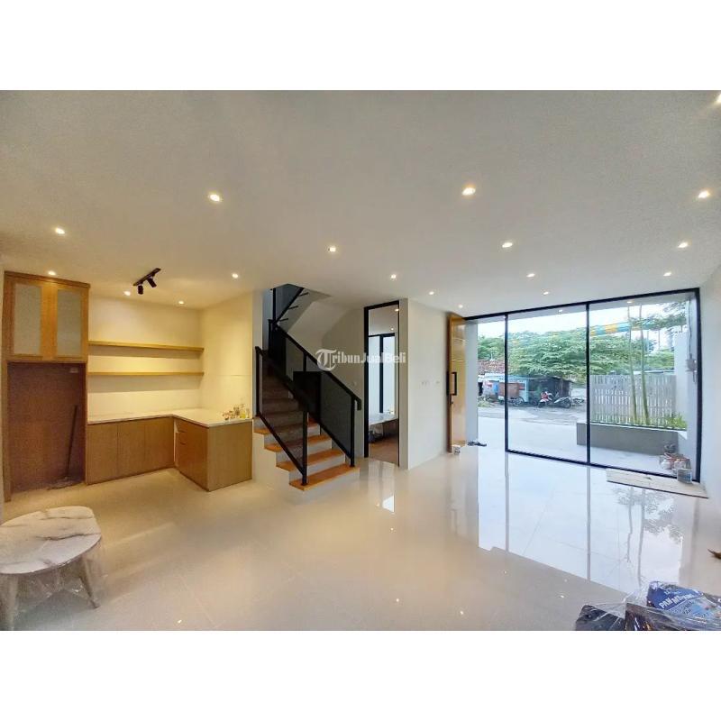 RUMAH MEWAH FULL FURNISHED SLEMAN DEKAT POLDA DIY