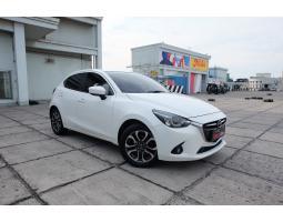 2015 MAZDA 2 R AT Skyactive facelift Terawat kondisi tdp 28jt