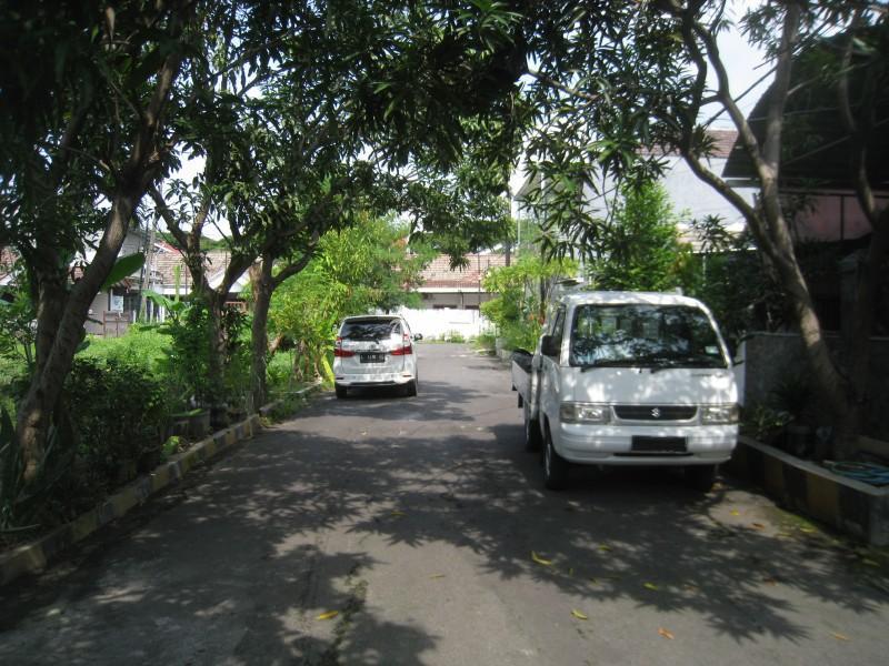 Rumah Depan Taman di Babatan Mukti - Surabaya