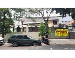 Rumah STRATEGIS Berada di Pusat Kota Surabaya di Jalan Jaksa Agung Suprapto Lokasi Persis Berhadapan dengan Gedung Cocok Buat Kantor dan GudangGrahadi