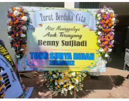 Karangan Bunga Sigi Terfavorit Desain Indah dan Memikat - 082132740001