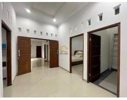 RUMAH SEMI FURNISH TANAH LUAS DI KALASAN DEKAT BANDARA ADISUTJIPTO