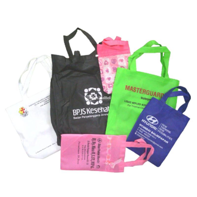 Goodie Bag Custom Spunbond Non Woven Variasi Sablon Brand Perusahaan Anda