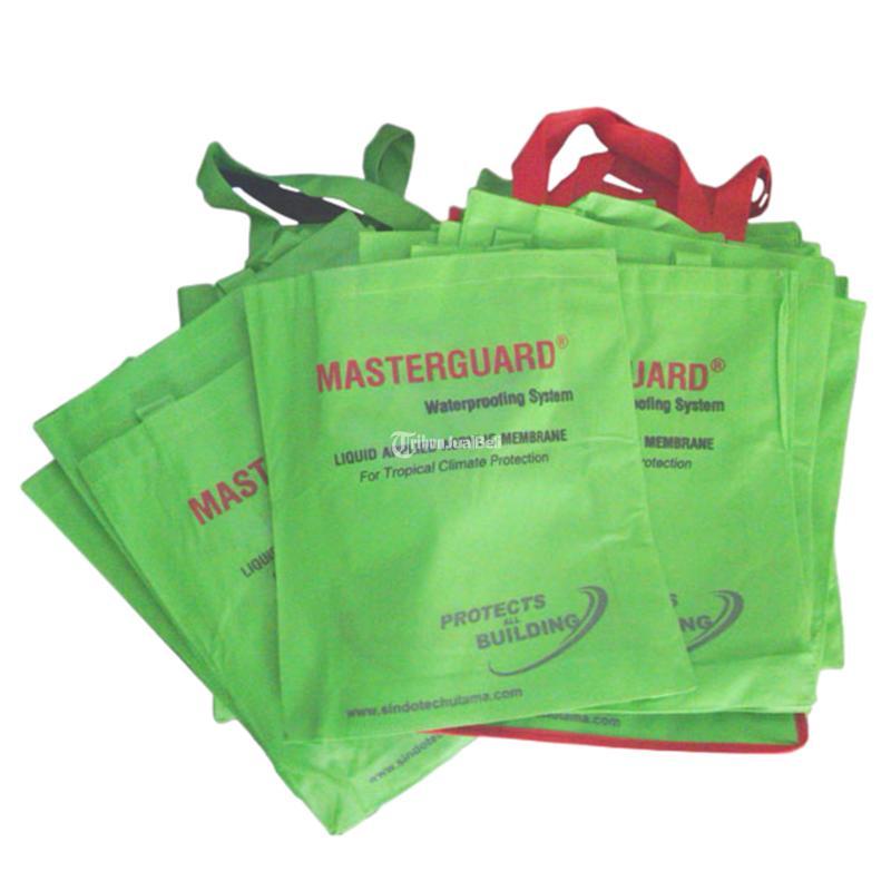 Goodie Bag Custom Spunbond Non Woven Variasi Sablon Brand Perusahaan Anda