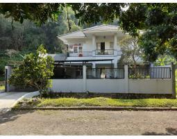 Rumah Sangat Luas dan Siap Huni di Komplek Royal View