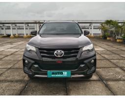 TOYOTA FORTUNER 2.4 DIESEL VRZ  TRD AT 2017 HITAM ON BROWN