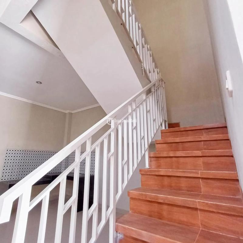 RUMAH 2 LANTAI, SIAP HUNI, 7 MENIT KE BANDARA ADI SUTJIPTO DI KALASAN